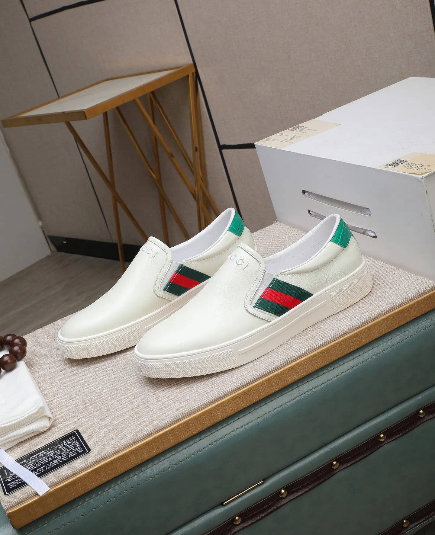 Men's shoes 💰460 GUCCI🔍🔍The latest models are on sale at the same time at the counter. Original calfskin imported from Italy, genuine leather lining, (high-end, extravagant, and classy) with exquisite workmanship. Soles: Original soles specially provided by the original factory. ⚠Exclusive double-layer movable molded soles are super comfortable⚠. Photos of the real thing🎬The real thing is even better🔍🔍"High quality·Follow the order" Code number 38-44